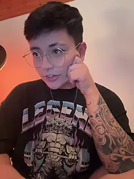 Ashley Chriss online show from 01-23-25, 03:05