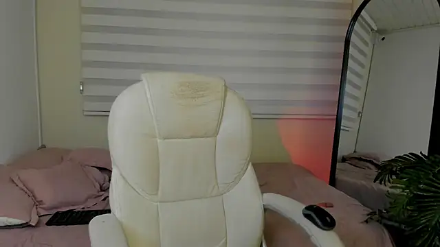 Catyloves online show from 12-16-25, 10:15