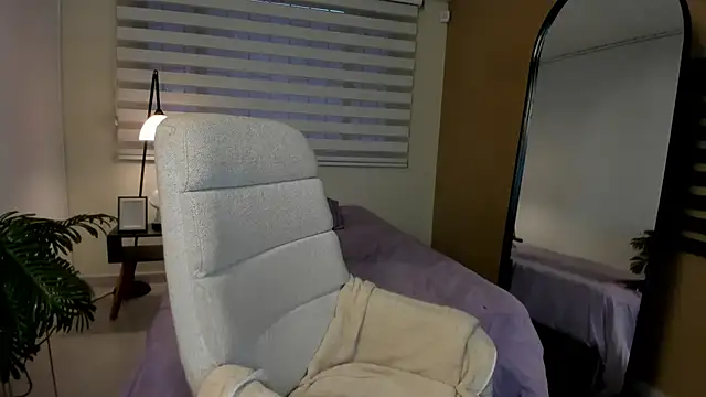 Snapshot of Catyloves chatting on 04-28-26, 10:04 Catyloves online show from 04-28-26, 10:04