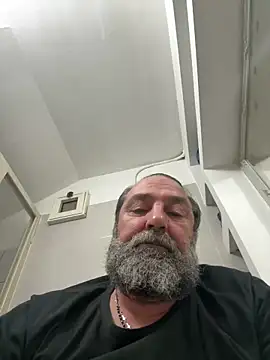 Snapshot of ros217 chatting on 11-08-25, 02:50 ros217 online show from 11-08-25, 02:50