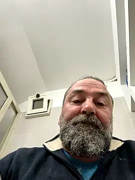 Snapshot of ros217 chatting on 11-19-25, 03:23 ros217 online show from 11-19-25, 03:23