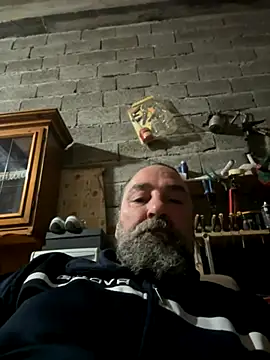 Snapshot of ros217 chatting on 11-21-25, 04:05 ros217 online show from 11-21-25, 04:05