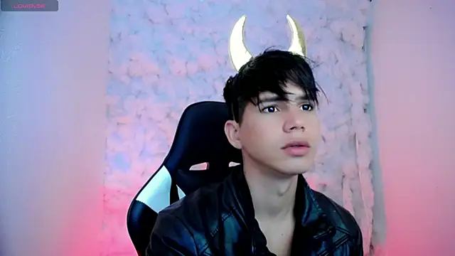 Tayson Rivers online show from 10-19-25, 04:29