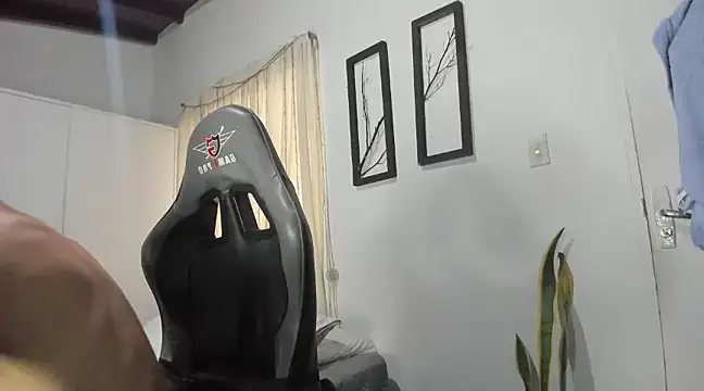 Snapshot of miguel_hz chatting on 02-04-25, 08:17 miguel hz online show from 02-04-25, 08:17