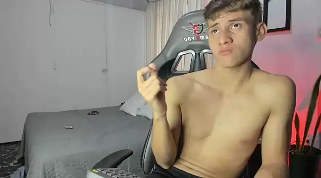 Snapshot of miguel_hz chatting on 02-05-25, 09:40 miguel hz online show from 02-05-25, 09:40