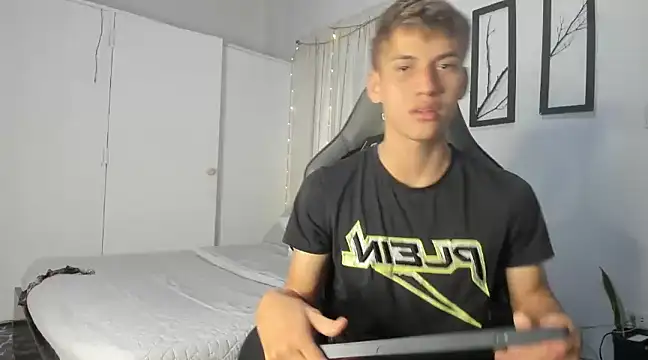 Snapshot of miguel_hz chatting on 02-11-25, 09:35 miguel hz online show from 02-11-25, 09:35