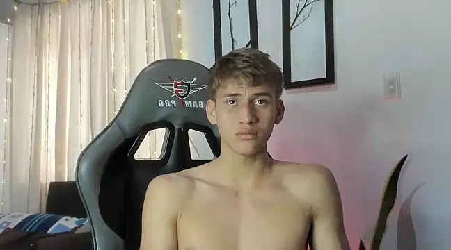 Snapshot of miguel_hz chatting on 02-18-25, 03:43 miguel hz online show from 02-18-25, 03:43