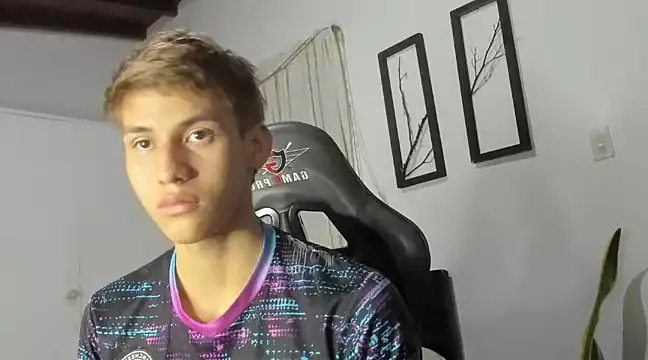 Snapshot of miguel_hz chatting on 02-25-25, 12:14 miguel hz online show from 02-25-25, 12:14