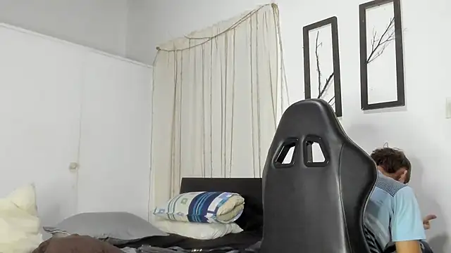 Snapshot of miguel_hz chatting on 02-27-25, 11:26 miguel hz online show from 02-27-25, 11:26