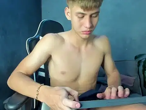 Snapshot of miguel_hz chatting on 03-02-25, 12:42 miguel hz online show from 03-02-25, 12:42