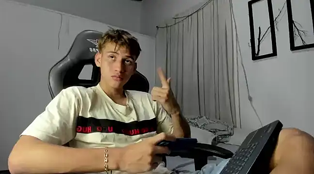 Snapshot of miguel_hz chatting on 03-08-25, 10:24 miguel hz online show from 03-08-25, 10:24