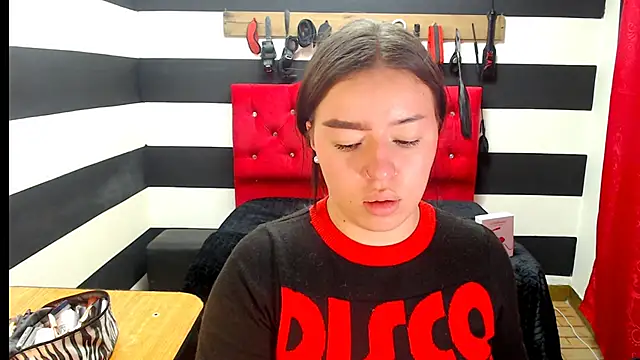 Snapshot of Marian_Ran chatting on 12-21-24, 02:09 Marian Ran online show from 12-21-24, 02:09