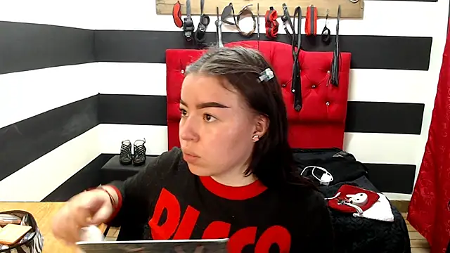 Snapshot of Marian_Ran chatting on 02-13-25, 04:00 Marian Ran online show from 02-13-25, 04:00