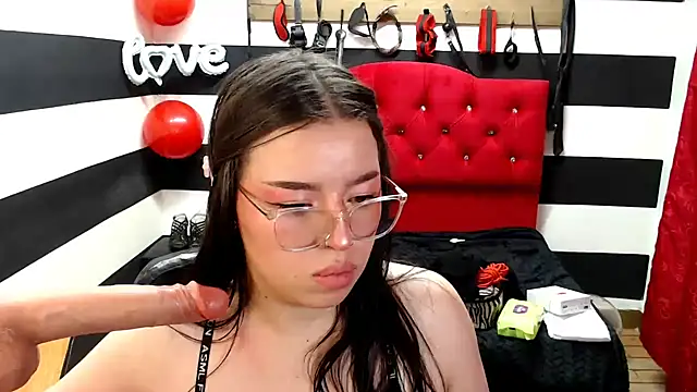 Snapshot of Marian_Ran chatting on 02-14-25, 10:38 Marian Ran online show from 02-14-25, 10:38