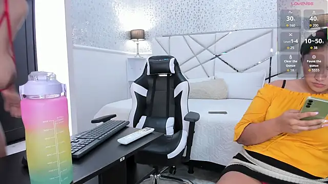 VICTORIA HOUSTON online show from 12-21-25, 07:54