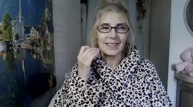 Snapshot of sweet_raspberry chatting on 02-18-25, 02:27 sweet raspberry online show from 02-18-25, 02:27