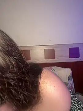 Snapshot of Evelinia chatting on 05-21-26, 03:30 Evelinia online show from 05-21-26, 03:30