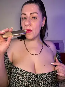 Snapshot of Evelinia chatting on 05-25-26, 03:40 Evelinia online show from 05-25-26, 03:40