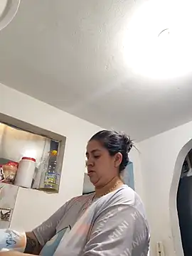 Snapshot of Melinda_bob chatting on 10-19-25, 04:29 Melinda bob online show from 10-19-25, 04:29