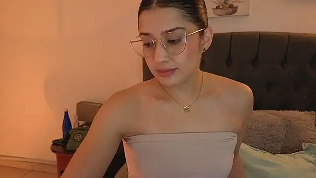 Emma Lombardi online show from 12-17-25, 01:06