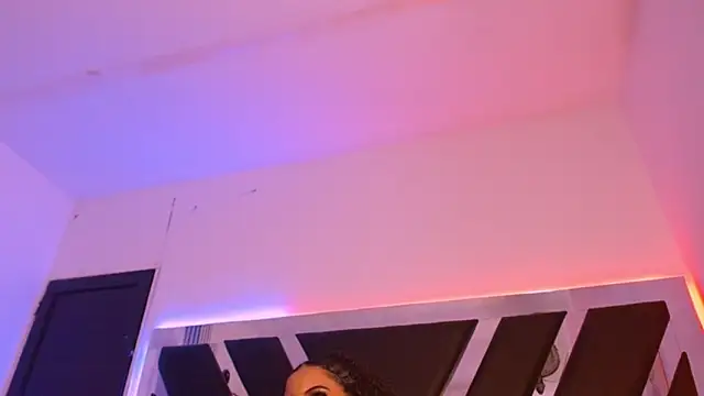 MelannyTylor online show from 11-25-25, 05:51