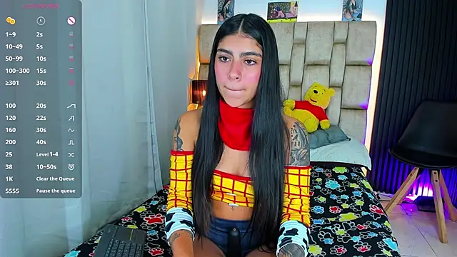 Snapshot of little_sophie18 chatting on 10-13-25, 10:32 little sophie18 online show from 10-13-25, 10:32