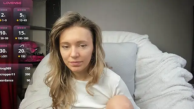 Snapshot of foxy_blond chatting on 01-31-25, 07:18 foxy blond online show from 01-31-25, 07:18