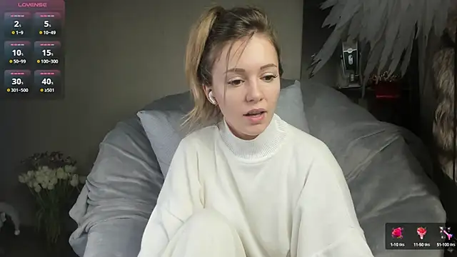 Snapshot of foxy_blond chatting on 03-14-25, 09:35 foxy blond online show from 03-14-25, 09:35