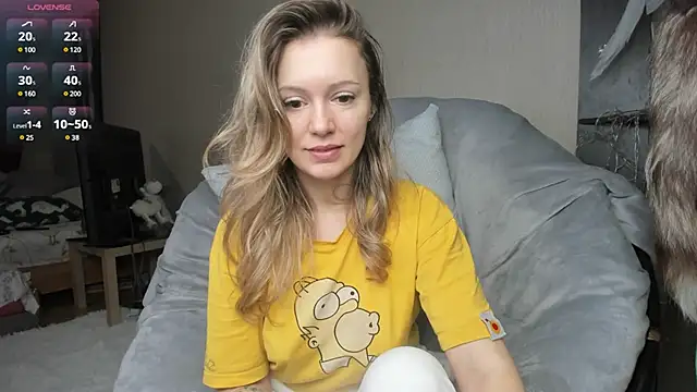 Snapshot of foxy_blond chatting on 03-18-25, 09:09 foxy blond online show from 03-18-25, 09:09