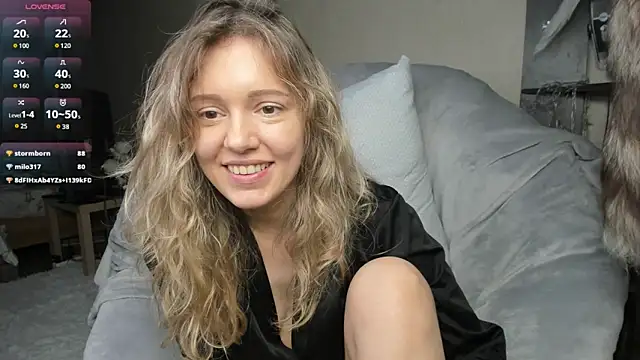 Snapshot of foxy_blond chatting on 03-21-25, 06:27 foxy blond online show from 03-21-25, 06:27