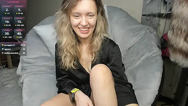 Snapshot of foxy_blond chatting on 03-22-25, 09:34 foxy blond online show from 03-22-25, 09:34