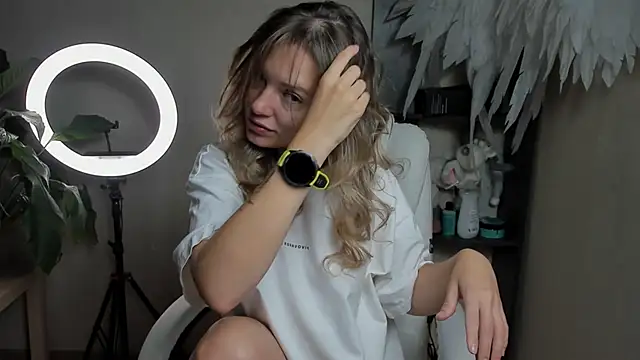 Snapshot of foxy_blond chatting on 09-15-25, 12:10 foxy blond online show from 09-15-25, 12:10