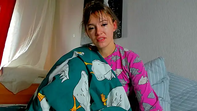 Snapshot of foxy_blond chatting on 09-22-25, 01:07 foxy blond online show from 09-22-25, 01:07