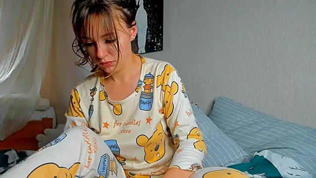 Snapshot of foxy_blond chatting on 09-23-25, 12:13 foxy blond online show from 09-23-25, 12:13