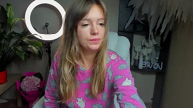 Snapshot of foxy_blond chatting on 10-03-25, 12:18 foxy blond online show from 10-03-25, 12:18