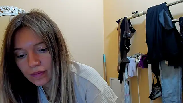 Snapshot of foxy_blond chatting on 11-04-25, 12:26 foxy blond online show from 11-04-25, 12:26