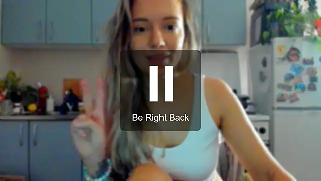 Snapshot of foxy_blond chatting on 11-08-25, 12:44 foxy blond online show from 11-08-25, 12:44