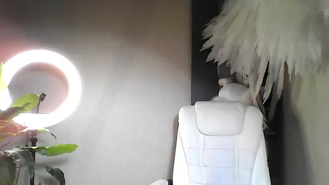 Snapshot of foxy_blond chatting on 11-28-25, 12:13 foxy blond online show from 11-28-25, 12:13