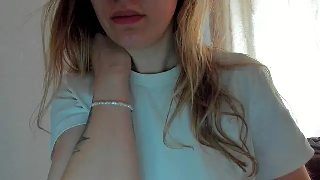 foxy blond online show from 04-17-26, 12:35