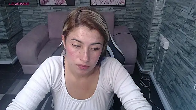 Snapshot of Valerie_b chatting on 12-21-24, 06:44 Valerie b online show from 12-21-24, 06:44
