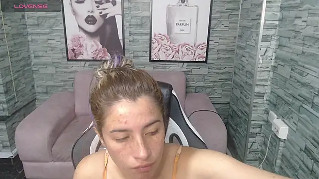 Snapshot of Valerie_b chatting on 12-29-24, 03:46 Valerie b online show from 12-29-24, 03:46