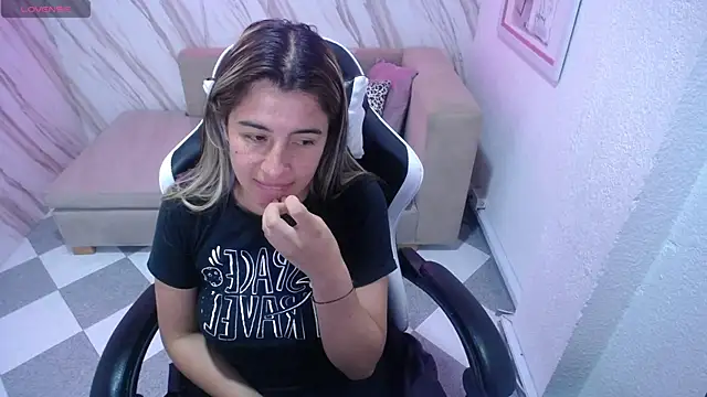 Snapshot of Valerie_b chatting on 02-12-25, 06:08 Valerie b online show from 02-12-25, 06:08