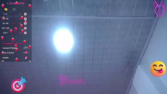 Snapshot of Valerie_b chatting on 02-14-25, 06:12 Valerie b online show from 02-14-25, 06:12