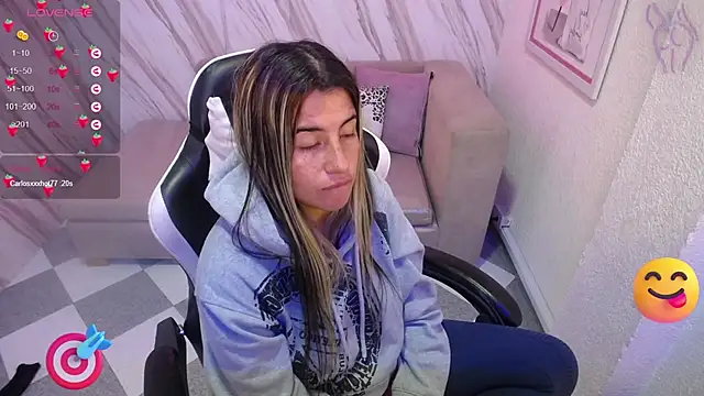 Snapshot of Valerie_b chatting on 02-28-25, 09:15 Valerie b online show from 02-28-25, 09:15