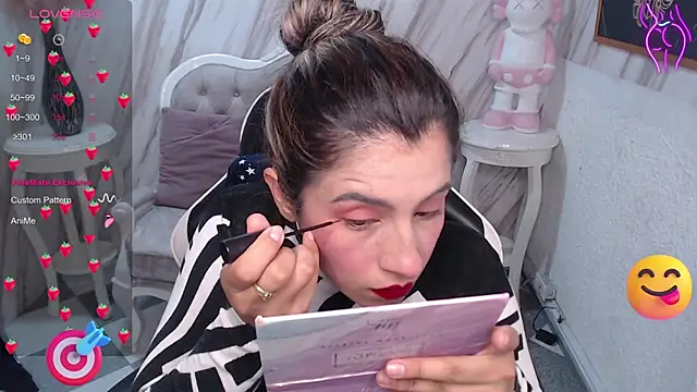 Snapshot of Valerie_b chatting on 03-13-25, 03:11 Valerie b online show from 03-13-25, 03:11