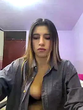 Snapshot of Valerie_b chatting on 09-21-25, 02:13 Valerie b online show from 09-21-25, 02:13