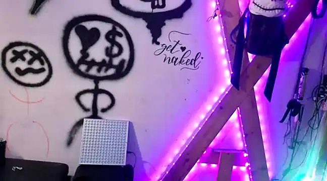 Snapshot of KRYZTALYNXXX chatting on 12-24-24, 02:54 KRYZTALYNXXX online show from 12-24-24, 02:54