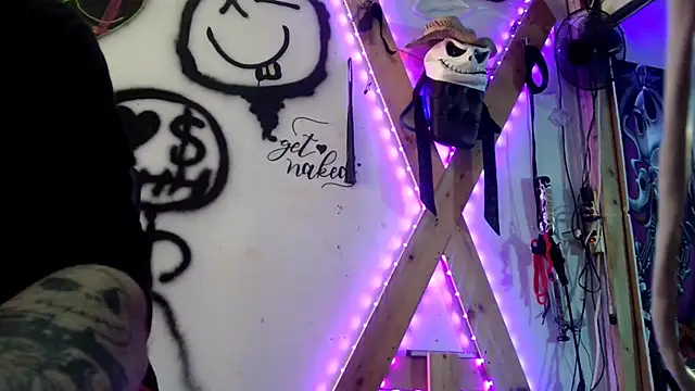 Snapshot of KRYZTALYNXXX chatting on 12-27-24, 03:48 KRYZTALYNXXX online show from 12-27-24, 03:48