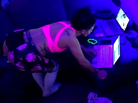 Snapshot of KRYZTALYNXXX chatting on 01-11-25, 01:01 KRYZTALYNXXX online show from 01-11-25, 01:01