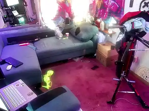 Snapshot of KRYZTALYNXXX chatting on 01-11-25, 04:03 KRYZTALYNXXX online show from 01-11-25, 04:03